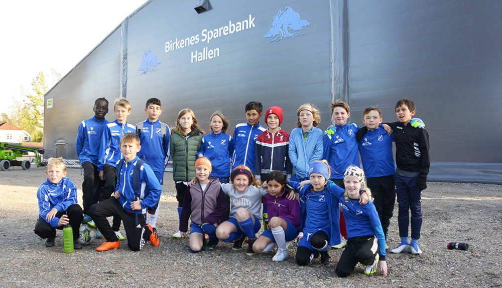 Parkeringsplassen rundt hallen i Birkenesparken stenges kortvarig for utbedring.